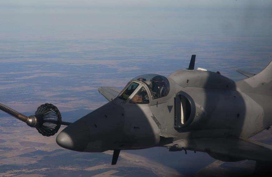 A-4 Skyhawk Refueling, Argentina