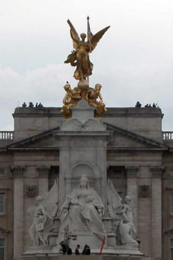 Buckingham Palace Statues Picture