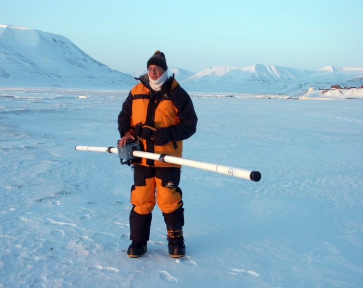 Dr Herman is starting the first operational test of the EM31 in Longyearbyen